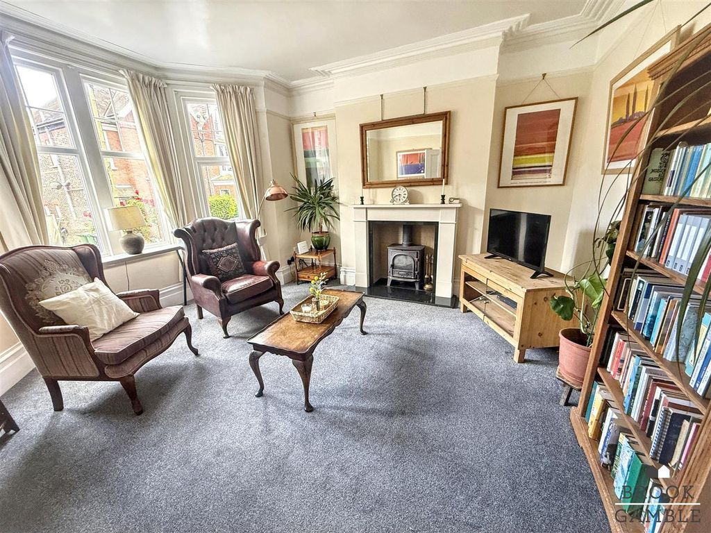 Property photo 2 of 19 01323 438506