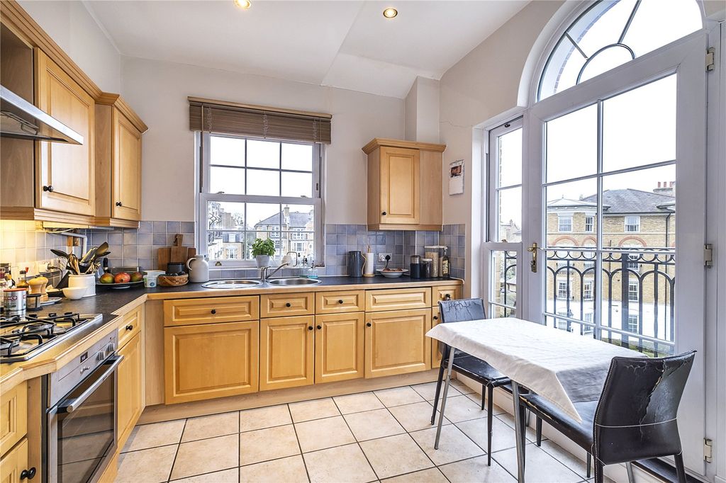 Property photo 3 of 17 Kitchen