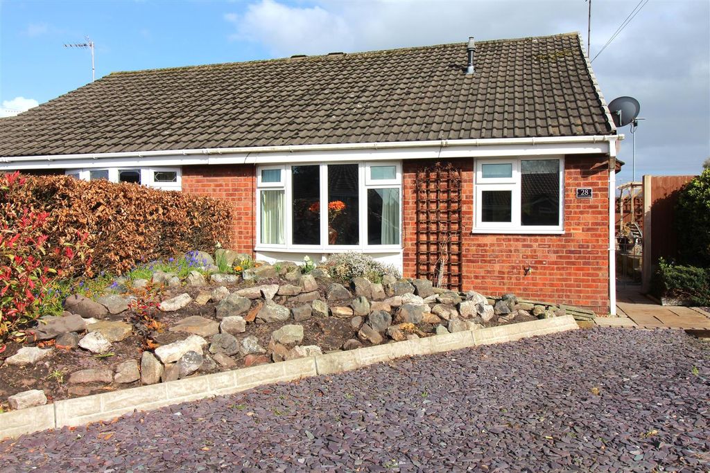 Property photo 1 of 13 Front Of House.Jpg