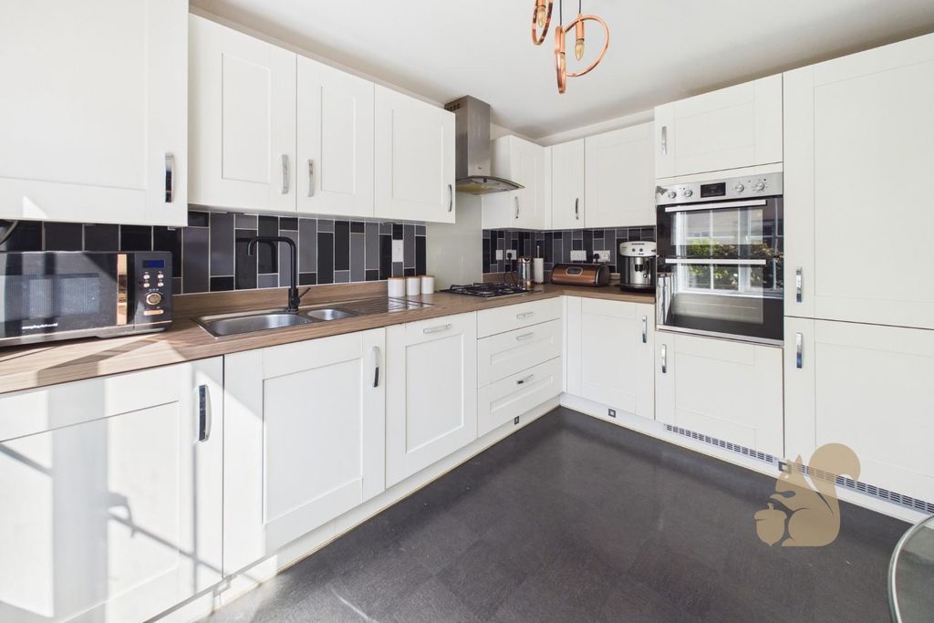 Property photo 3 of 27 Kitchen/Breakfast Room