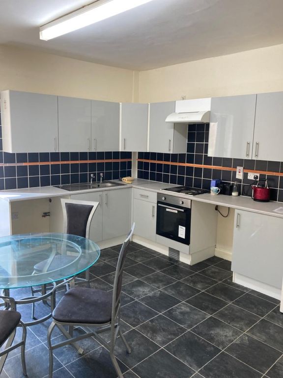 Property photo 1 of 7 Kitchen