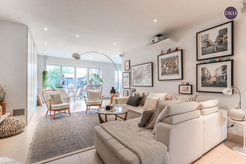 Property photo 2 of 31 Picture No. 54