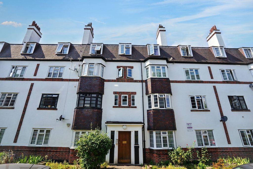 Property photo 1 of 2 28 Elphinstone Court, Barrow Road, Streatham, London Sw16 5Ng