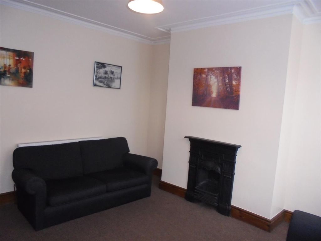Property photo 2 of 16 Living Room
