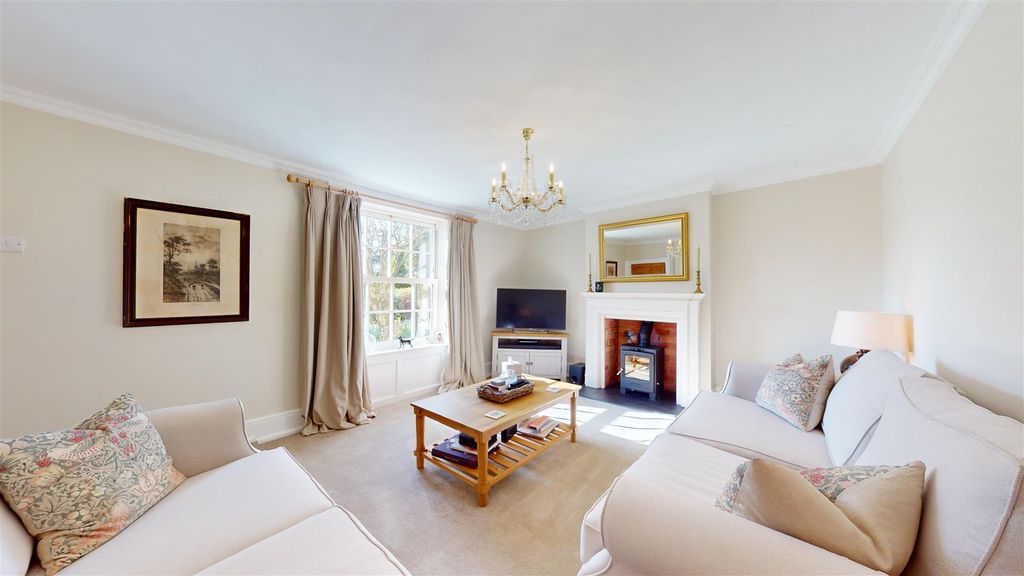 Property photo 3 of 19 Sitting Room