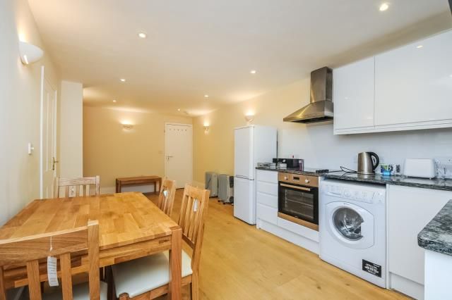 Property photo 2 of 9 Kitchen/Dining Room