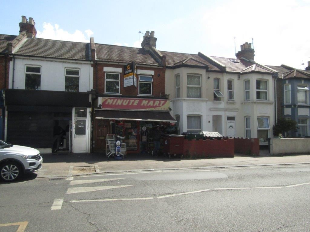 Property photo 1 of 11 2 Bed Flat To Rent Cann Hall Road, Leytonstone E11 3Nl