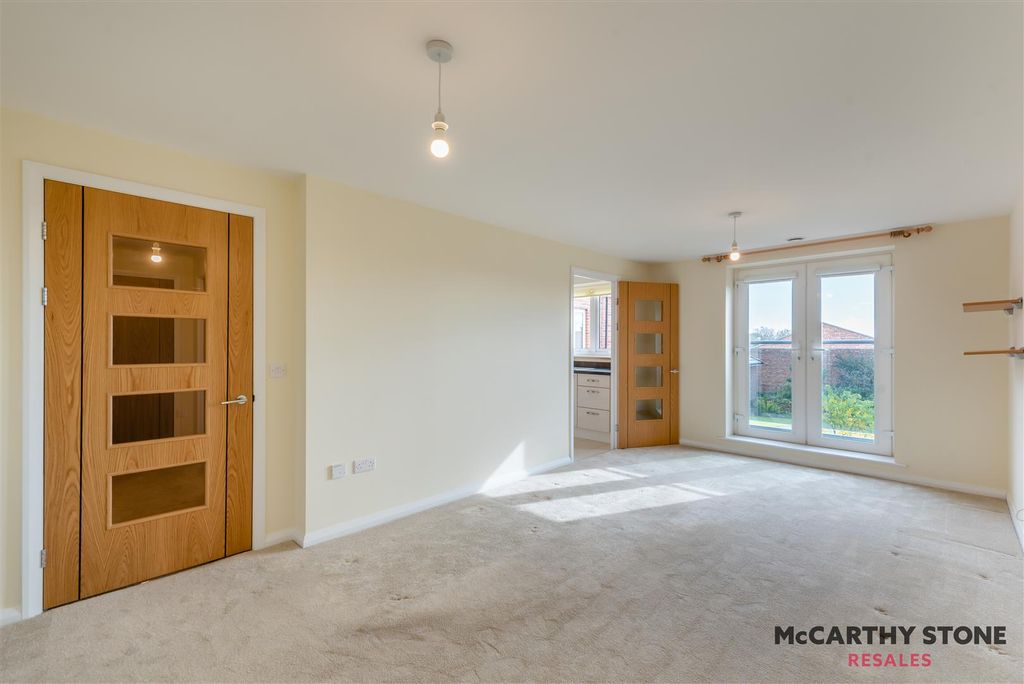 Property photo 2 of 21 8623360-Interior14.Jpg