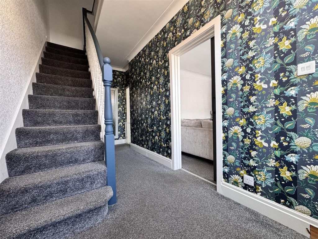 Property photo 2 of 19 Hallway