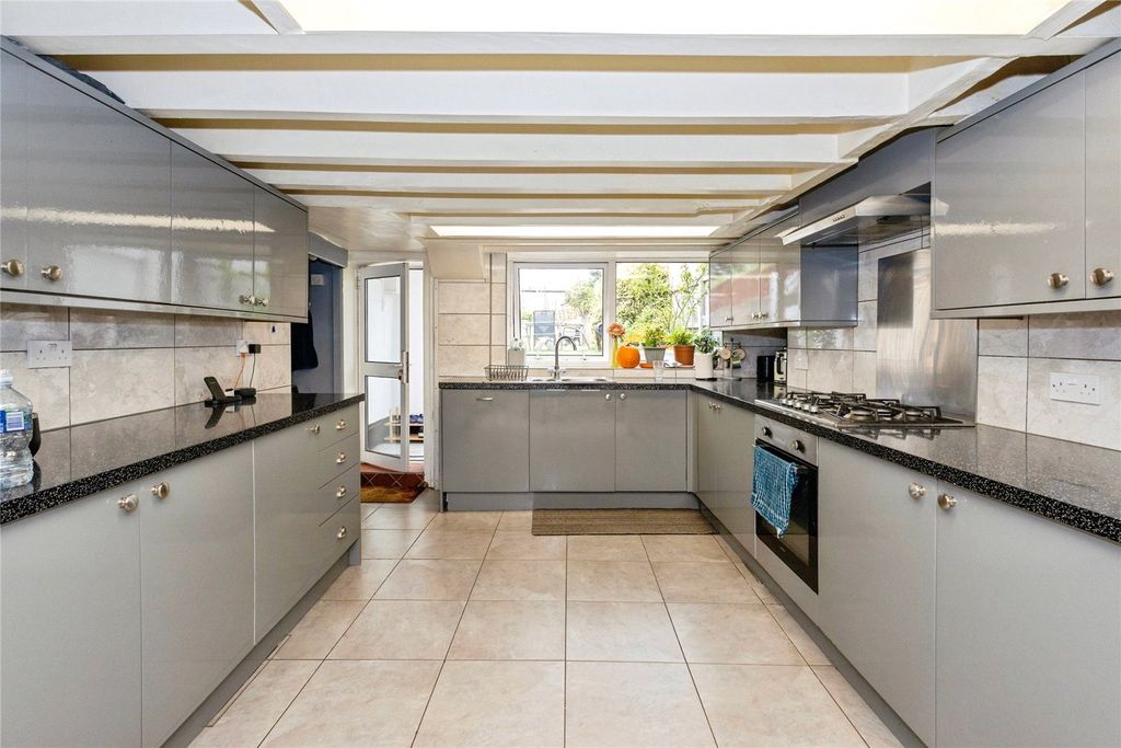 Property photo 3 of 18 Picture No. 17