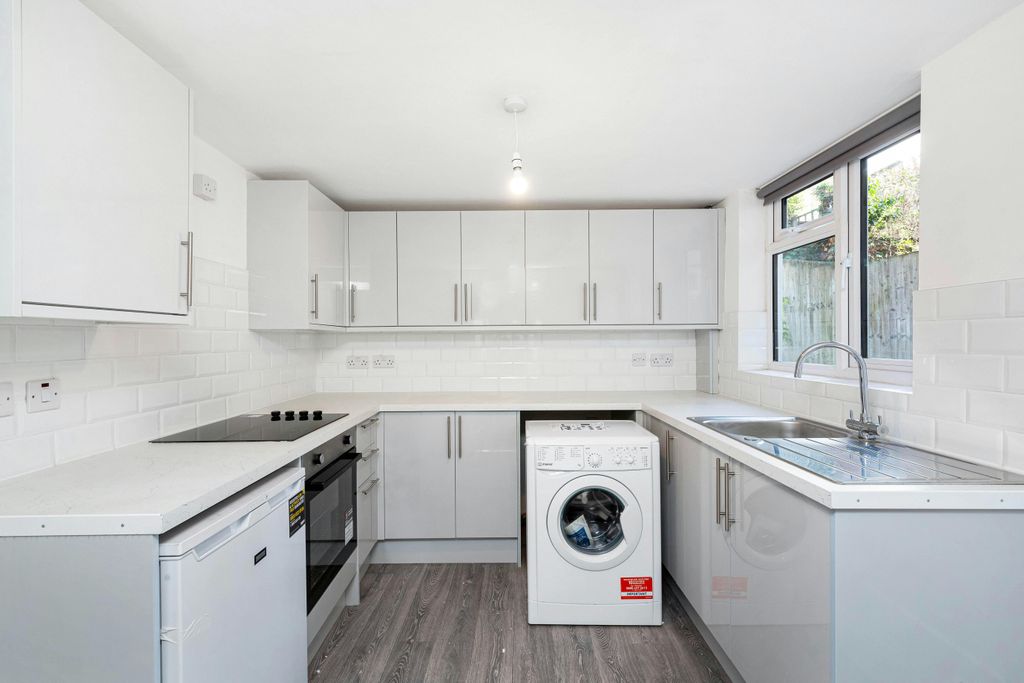 Property photo 2 of 8 Daniel_Watney97B_Tuskar_Street12.Jpg