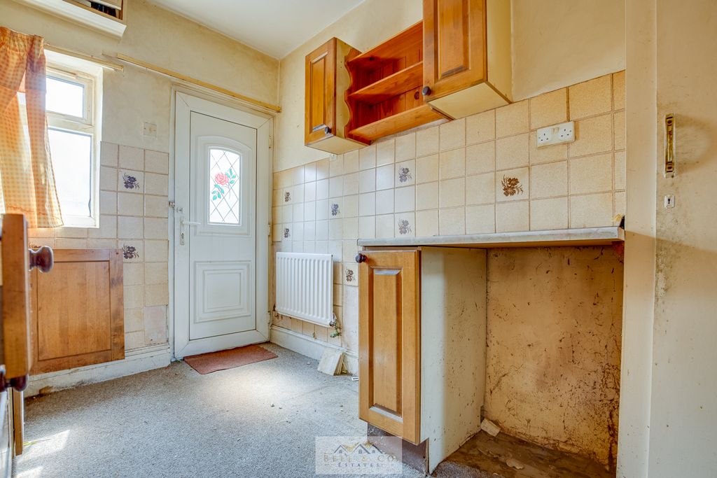 Property photo 3 of 17 Kitchen 1.2