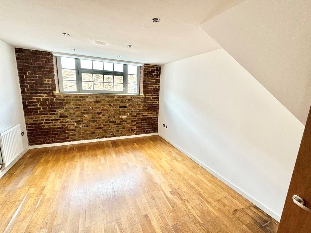 Property photo 3 of 6