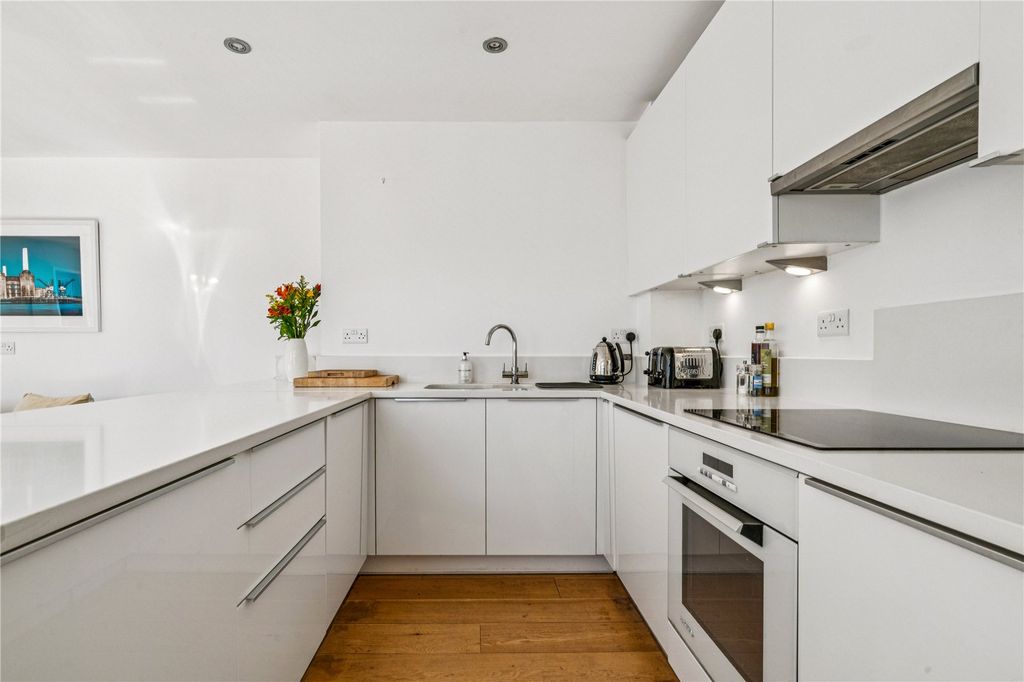 Property photo 2 of 12 Picture No. 18