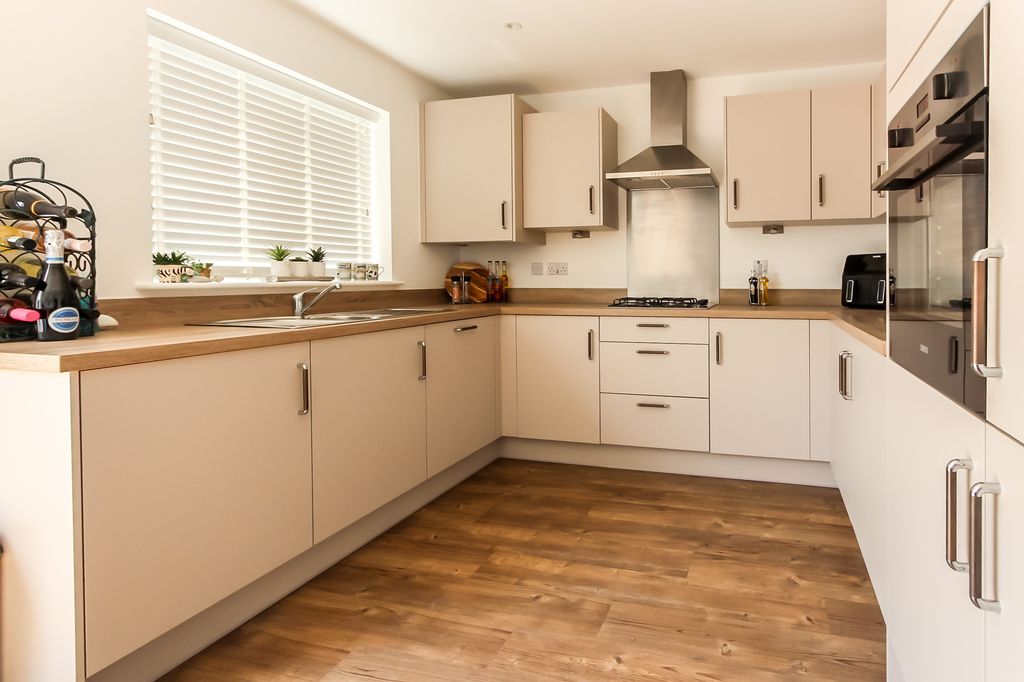 Property photo 2 of 14 Kitchen