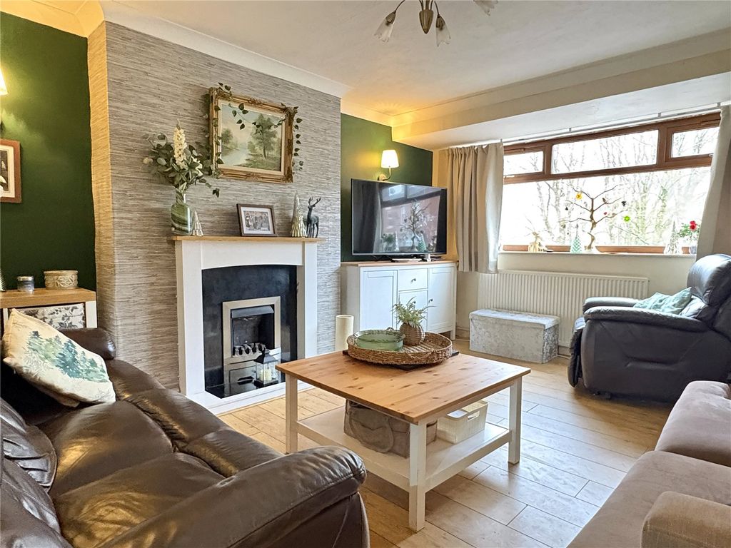 Property photo 3 of 17 Lounge