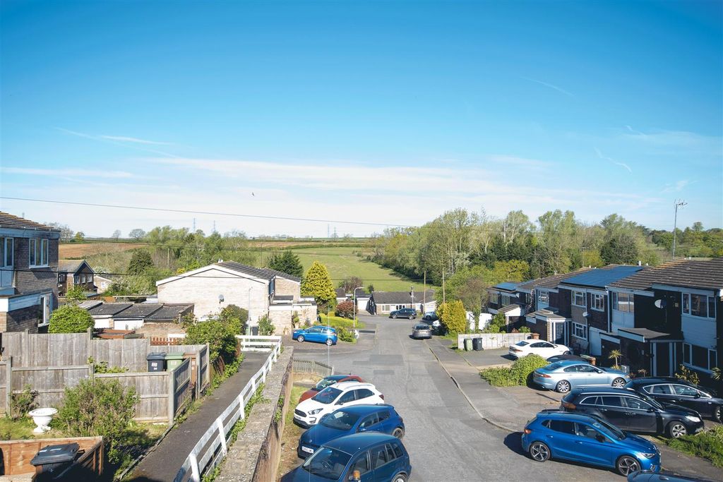 Property photo 1 of 17 Dsc_2503.Gif