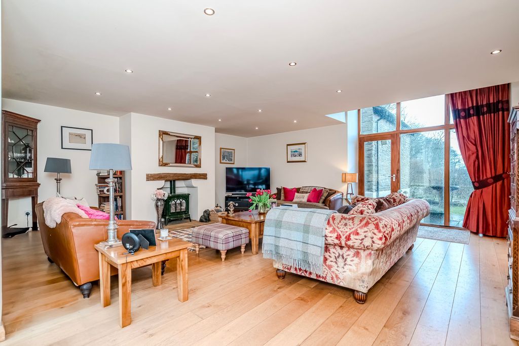 Property photo 2 of 46 Photo 26