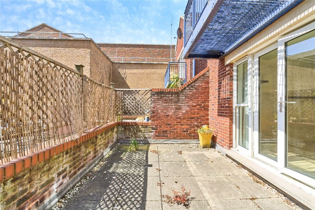 Property photo 2 of 18 Picture No. 17