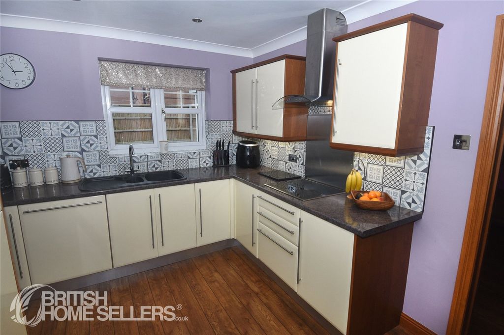 Property photo 2 of 19 Picture No. 15