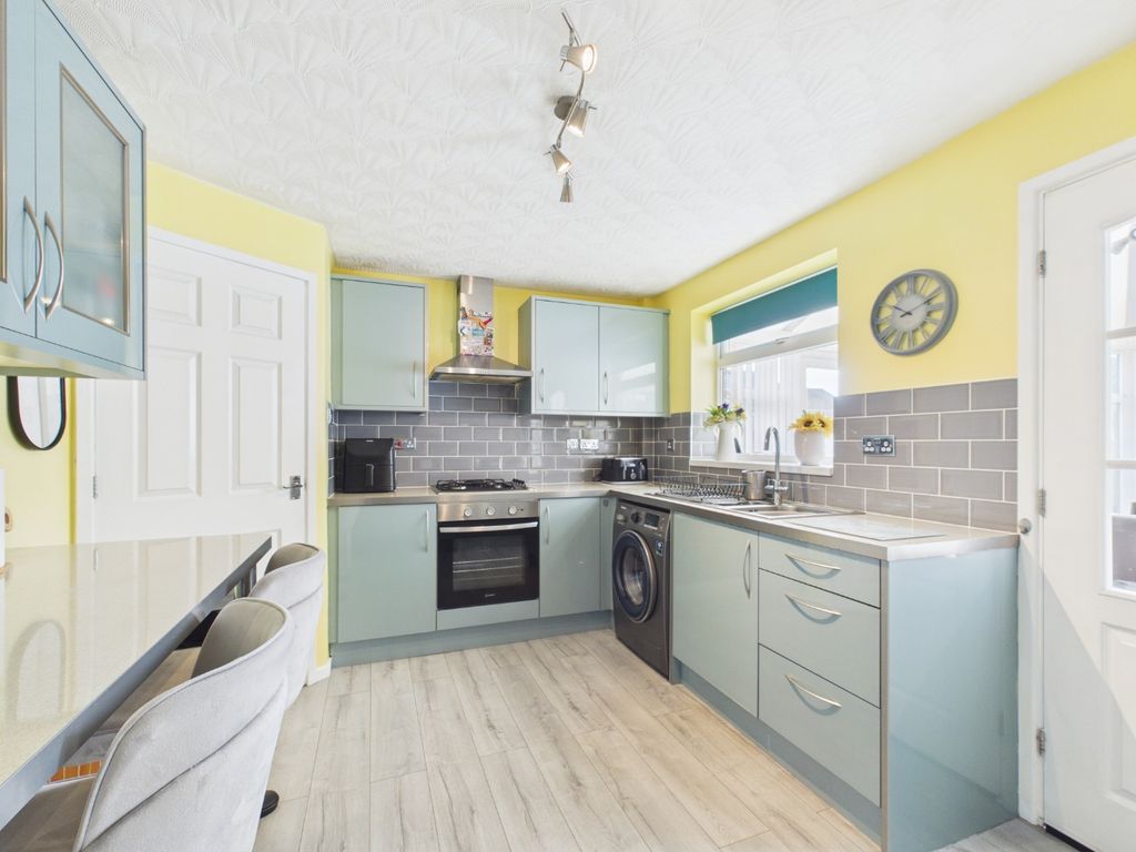 Property photo 2 of 17 4984434