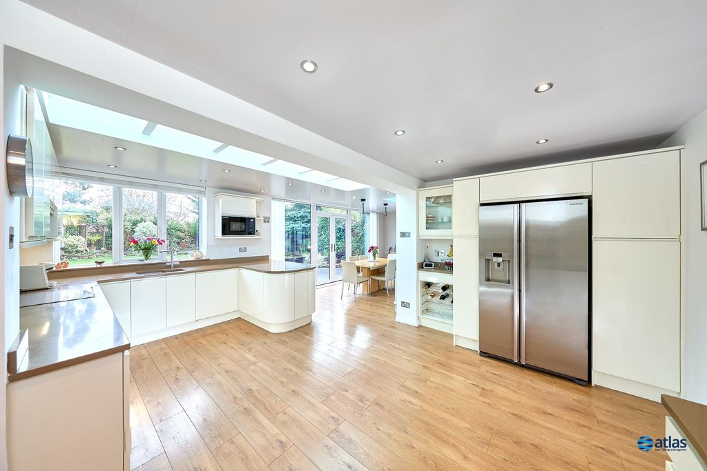 Property photo 3 of 29 Kitchen