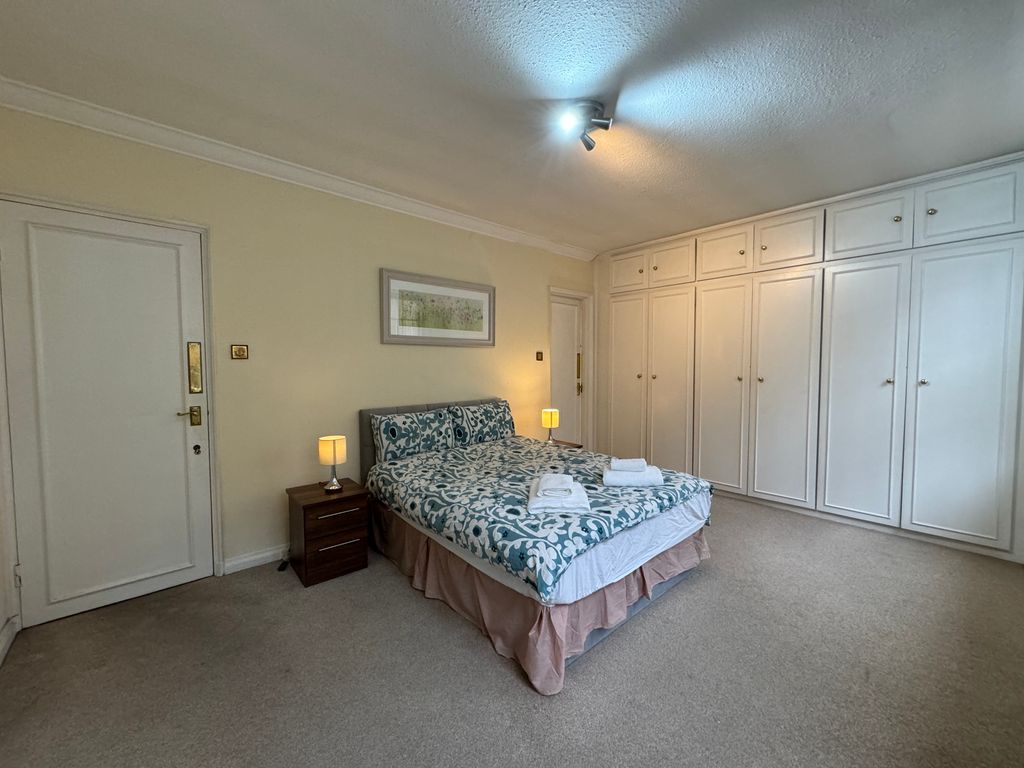 Property photo 3 of 18 Bedroom