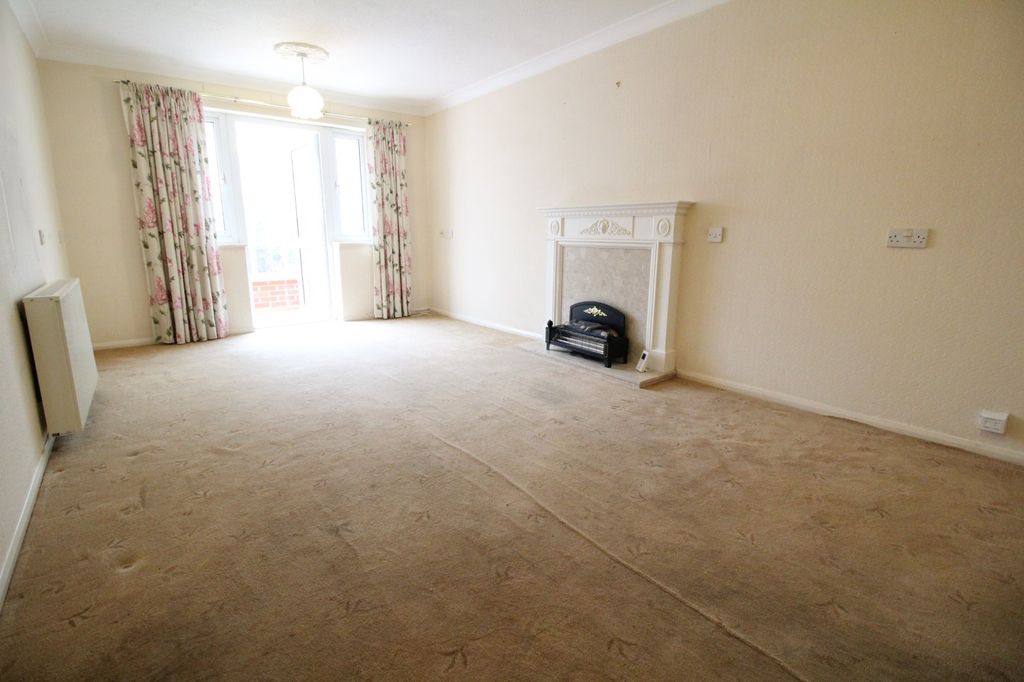 Property photo 3 of 15 Lounge/Dining Room