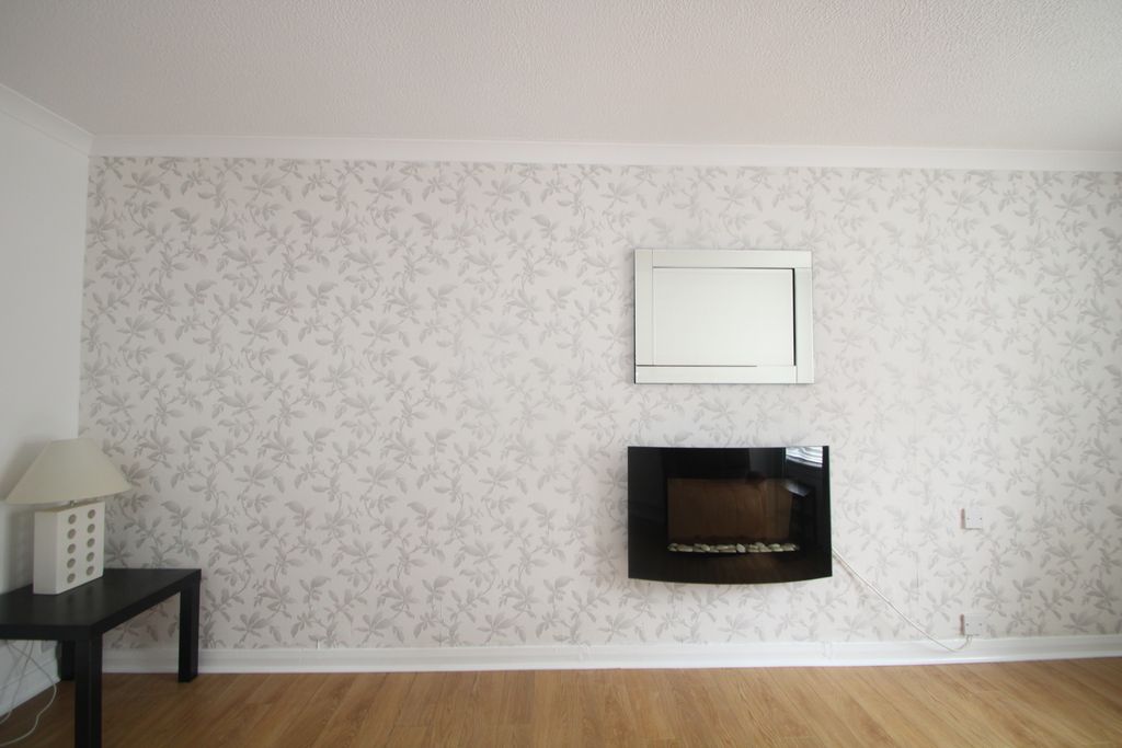 Property photo 2 of 11 Living Room