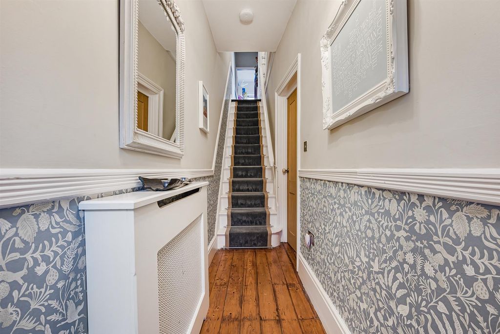 Property photo 2 of 27