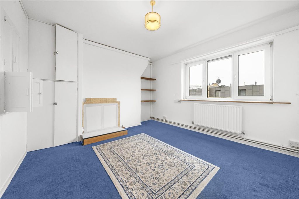 Property photo 3 of 17 Reception