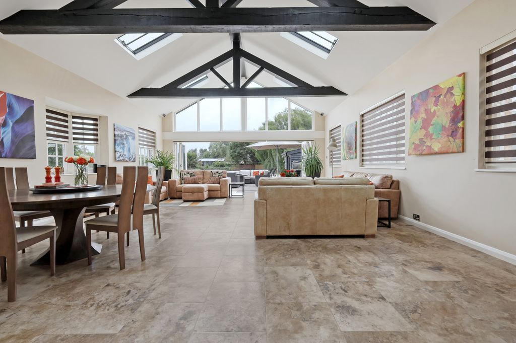 Property photo 3 of 31 Picture No. 35