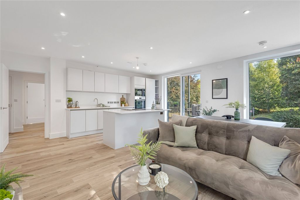 Property photo 2 of 8 Show Home