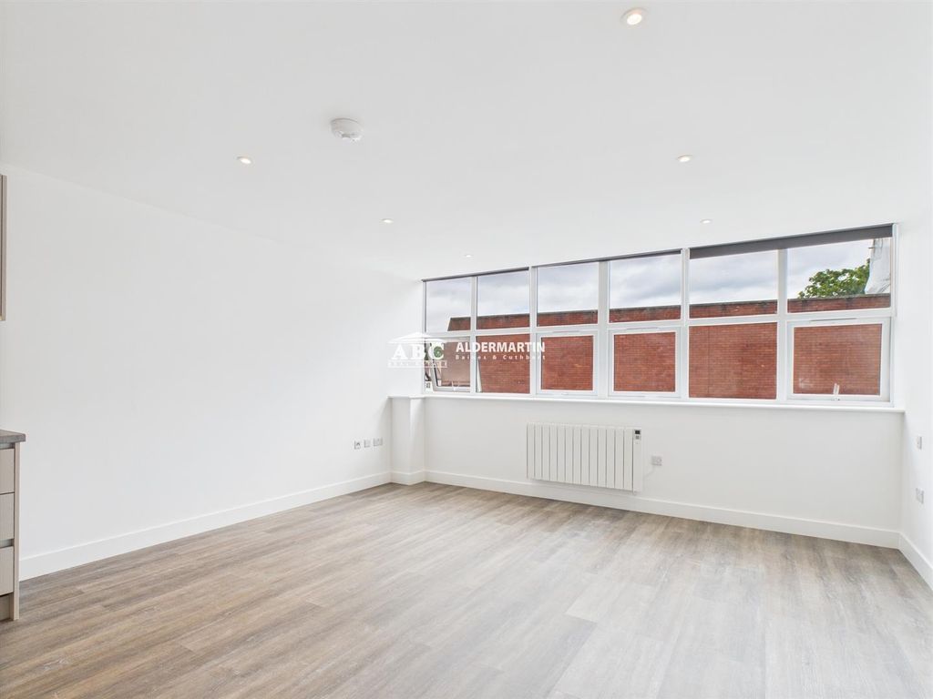 Property photo 3 of 13 Cam03827G0-Pr0054-Still001.Jpg