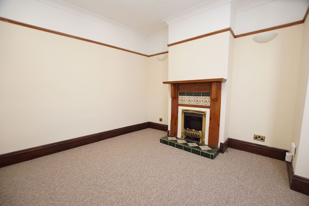Property photo 3 of 12 Lounge