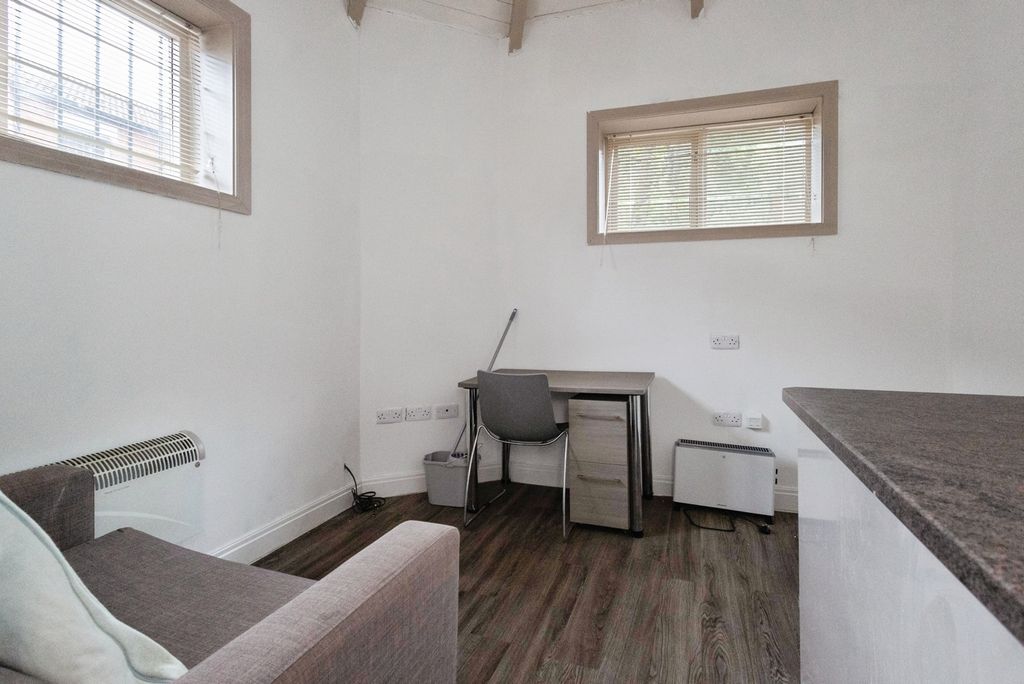 Property photo 3 of 19 Pbox-Img.Jpg