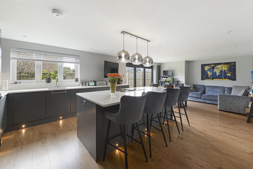 Property photo 3 of 18 37Alliance05.Jpg