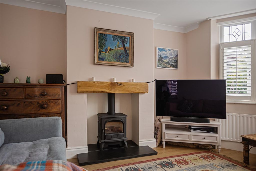 Property photo 3 of 34 31_Trentholme_Drive_49.Jpg