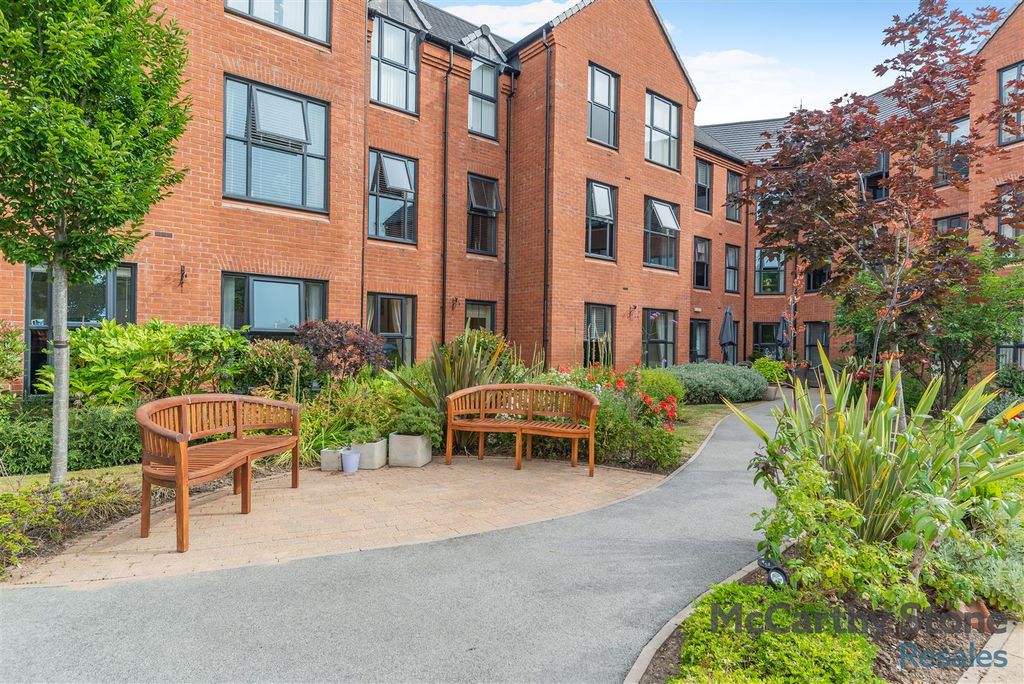 Property photo 1 of 18 8697517-Exterior03.Jpg