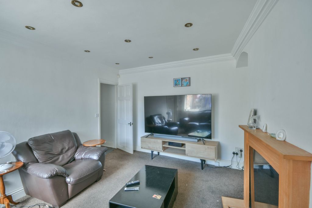 Property photo 3 of 20