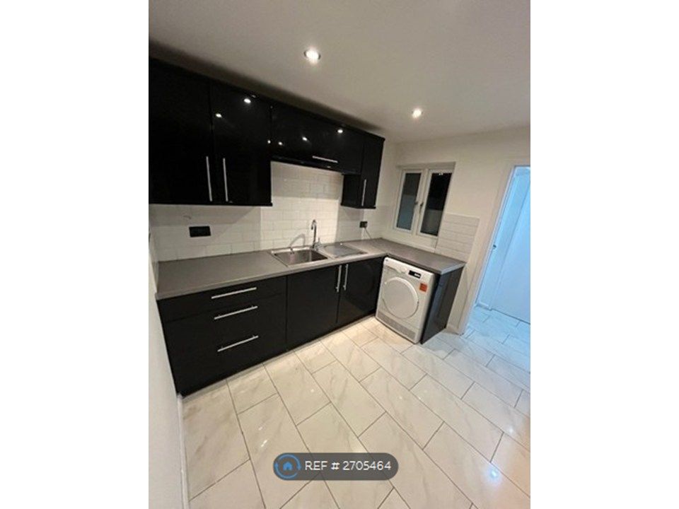 Property photo 2 of 16 Kitchen