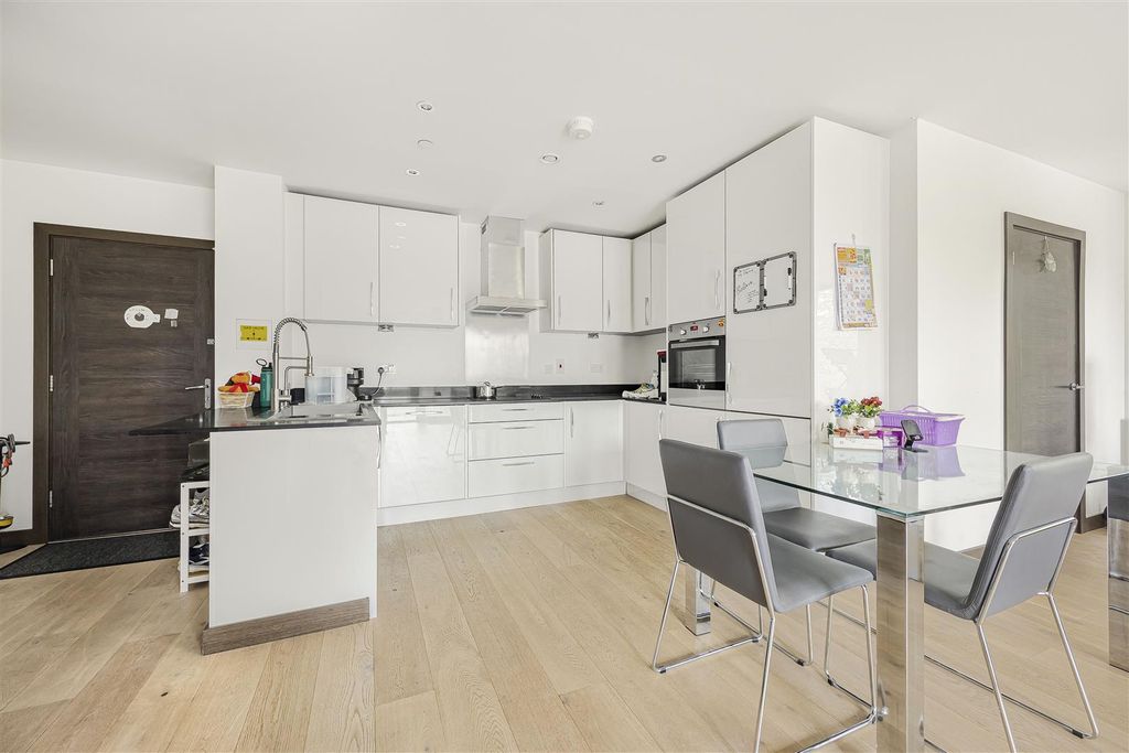 Property photo 3 of 7 Kitchen
