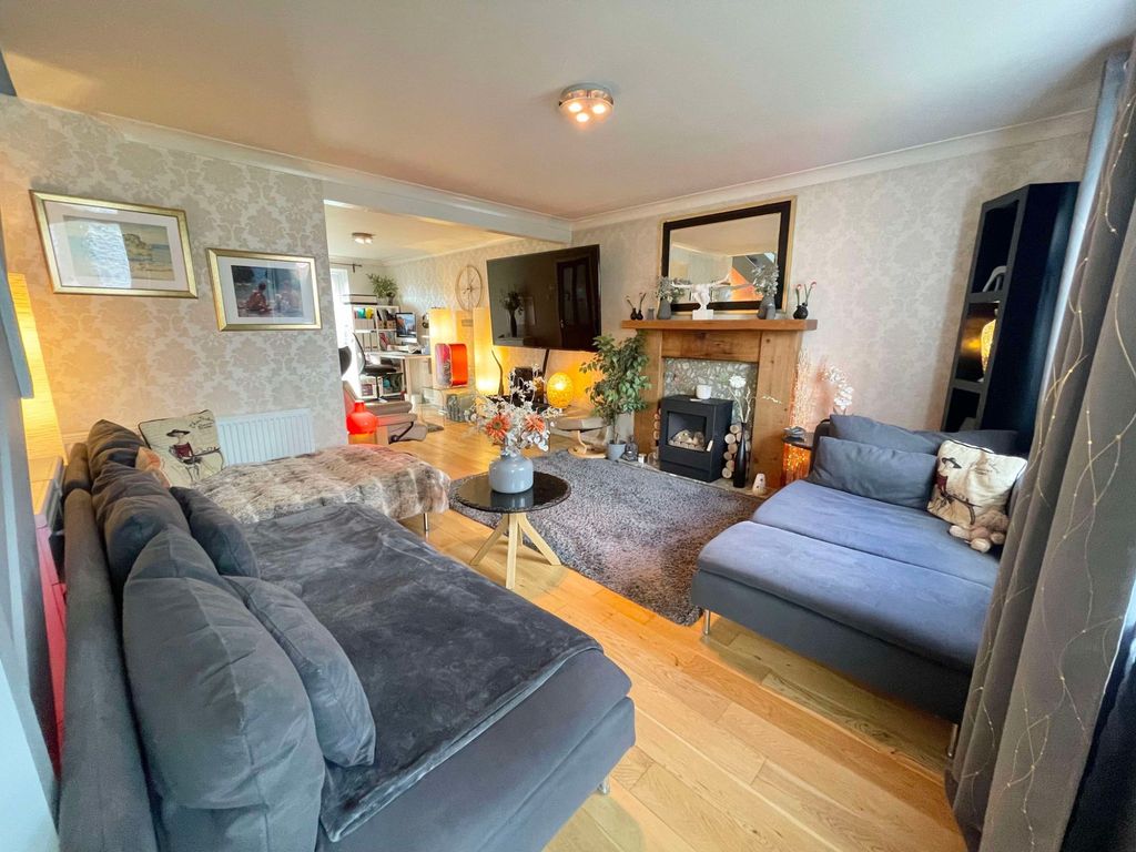 Property photo 2 of 21