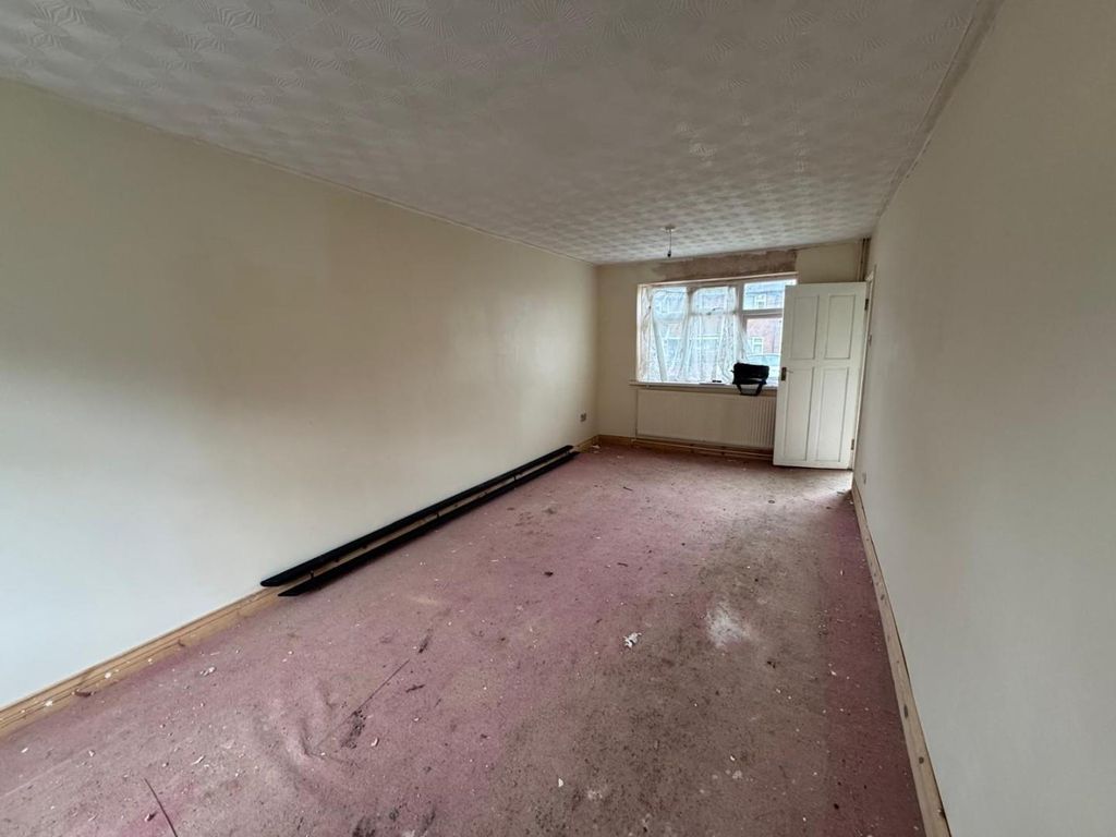 Property photo 3 of 10 3.Jpeg