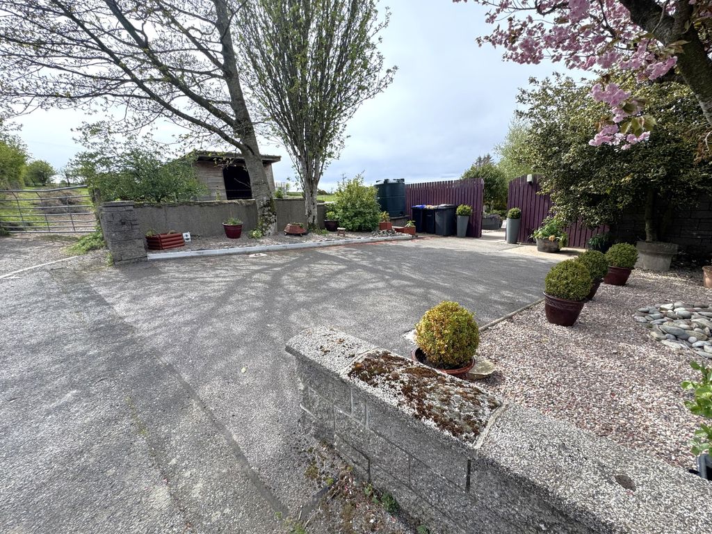 Property photo 2 of 28