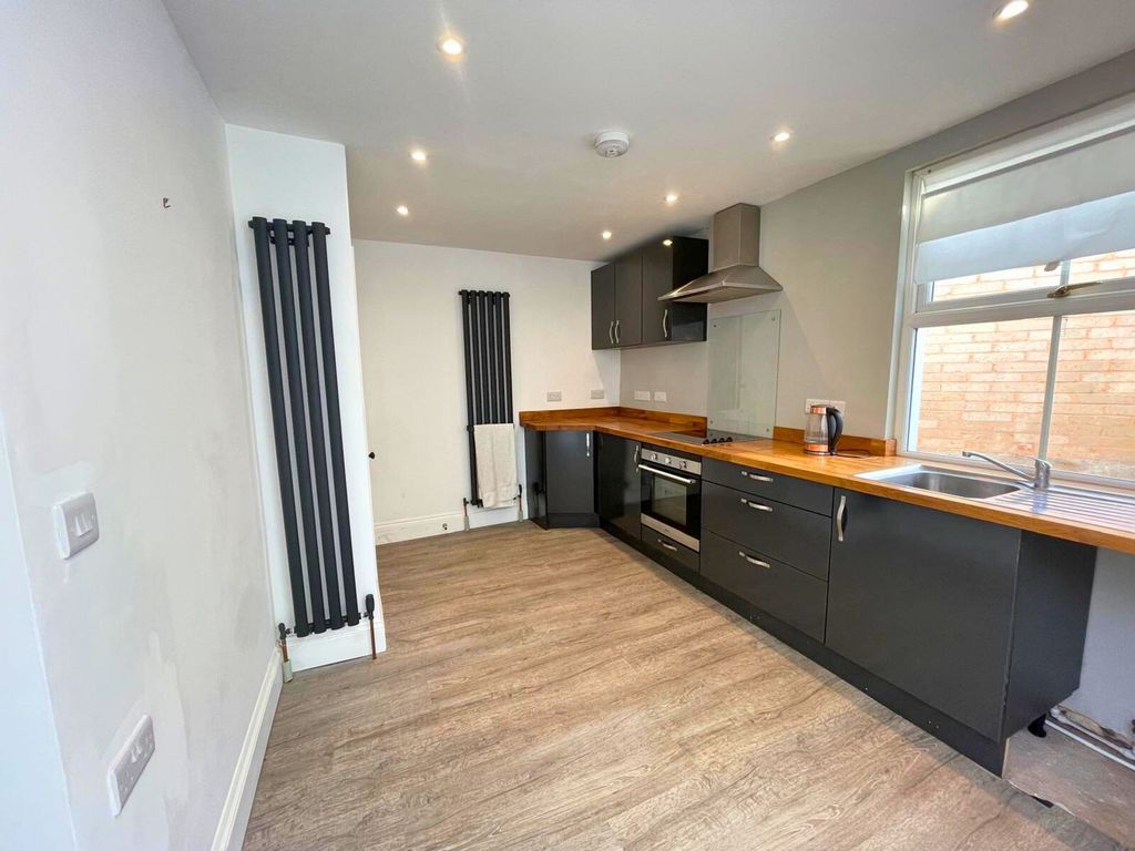 Property photo 3 of 16 Kitchen