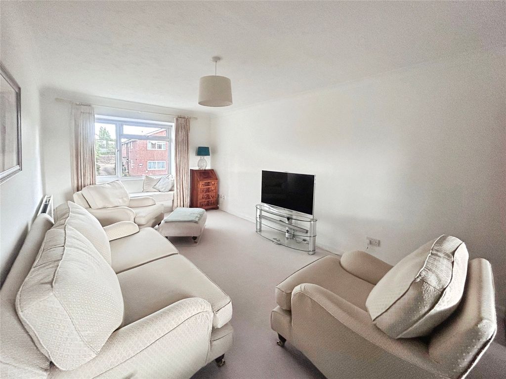 Property photo 2 of 16 Picture No. 17