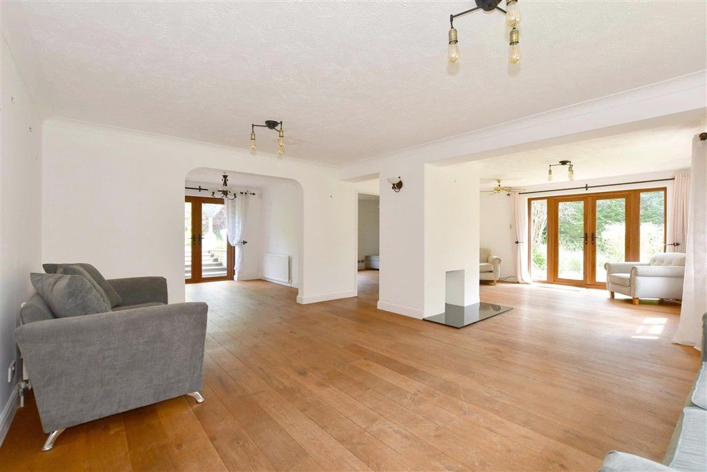 Property photo 1 of 19 Lounge