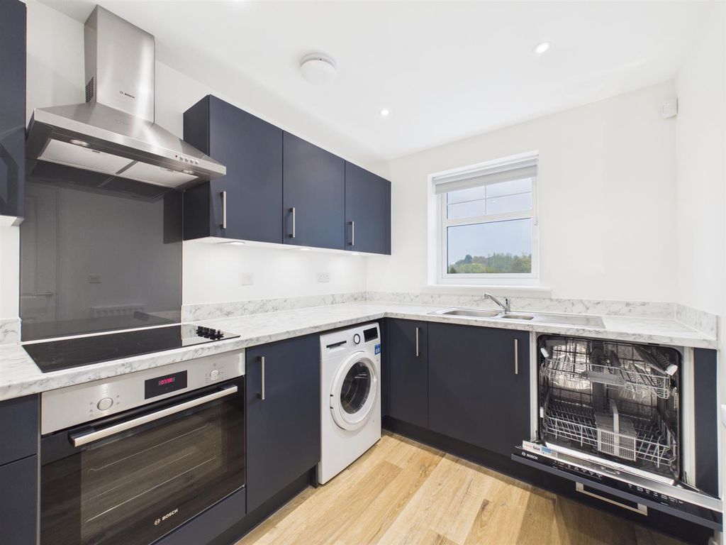 Property photo 3 of 10 Kitchen