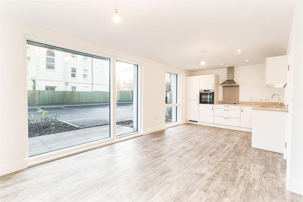 Property photo 3 of 22 Lindfield Place Dec 2025-12.Jpg